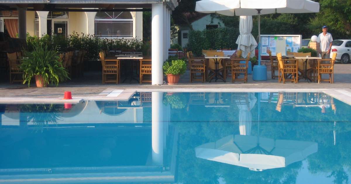 Een foto van het zwembad bij Hotel Yannis Corfu