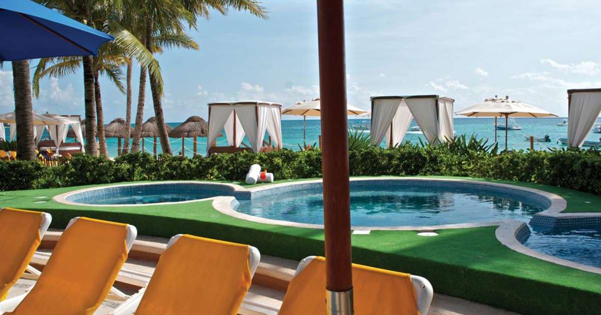 Een foto van het zwembad bij The Reef Coco Beach