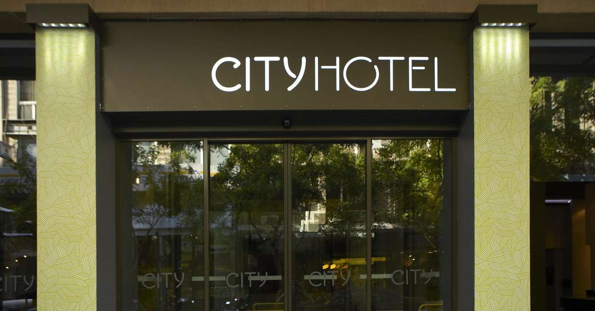 Een foto van de buitenkant van City Hotel Thessaloniki