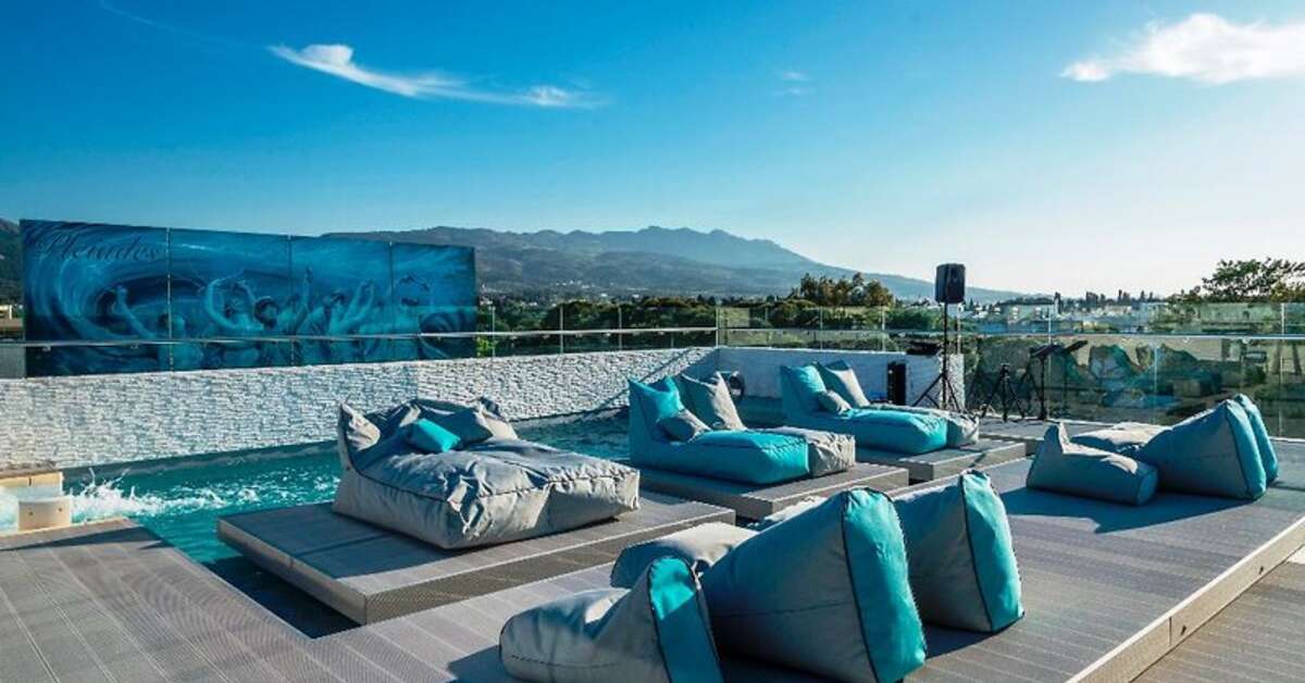 Een foto van het zwembad bij Maritina Hotel