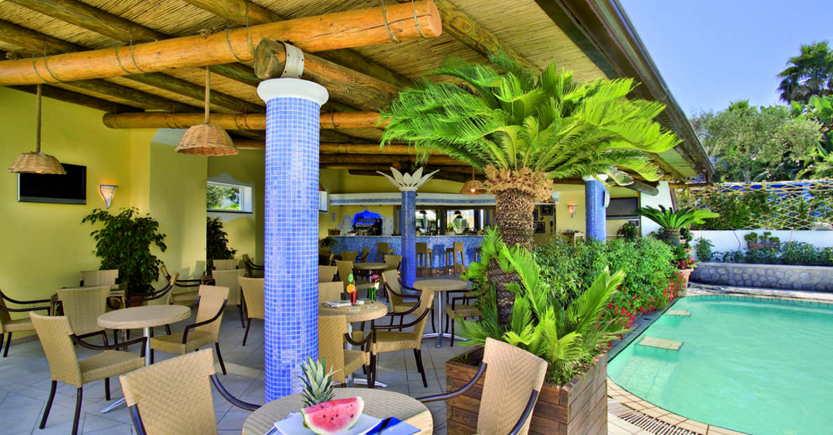 Een foto van het terras bij Sorriso Thermae & Resort