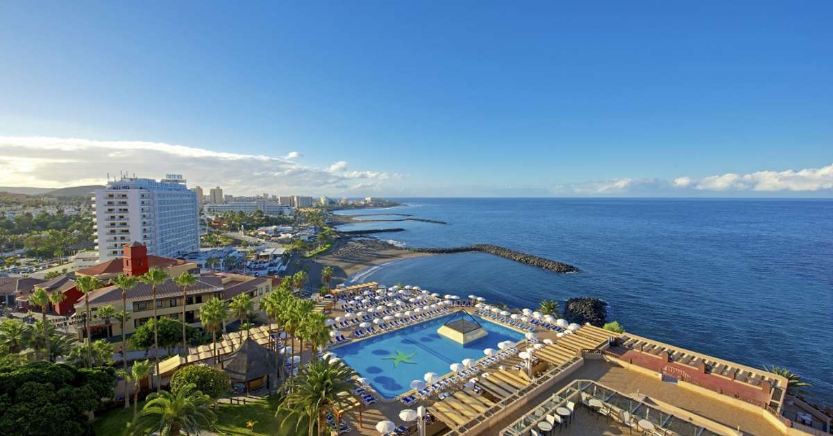 Een foto van het zwembad bij Iberostar Waves Bouganville Playa