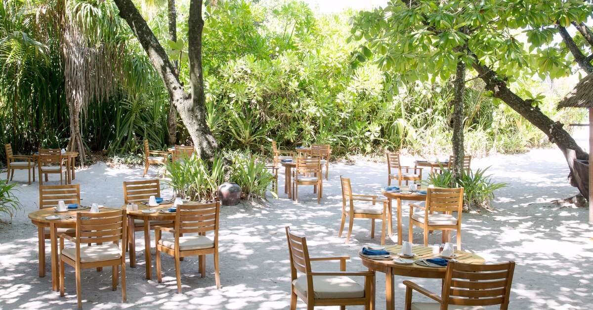 Een foto van het terras bij Coco Palm Dhuni Kolhu