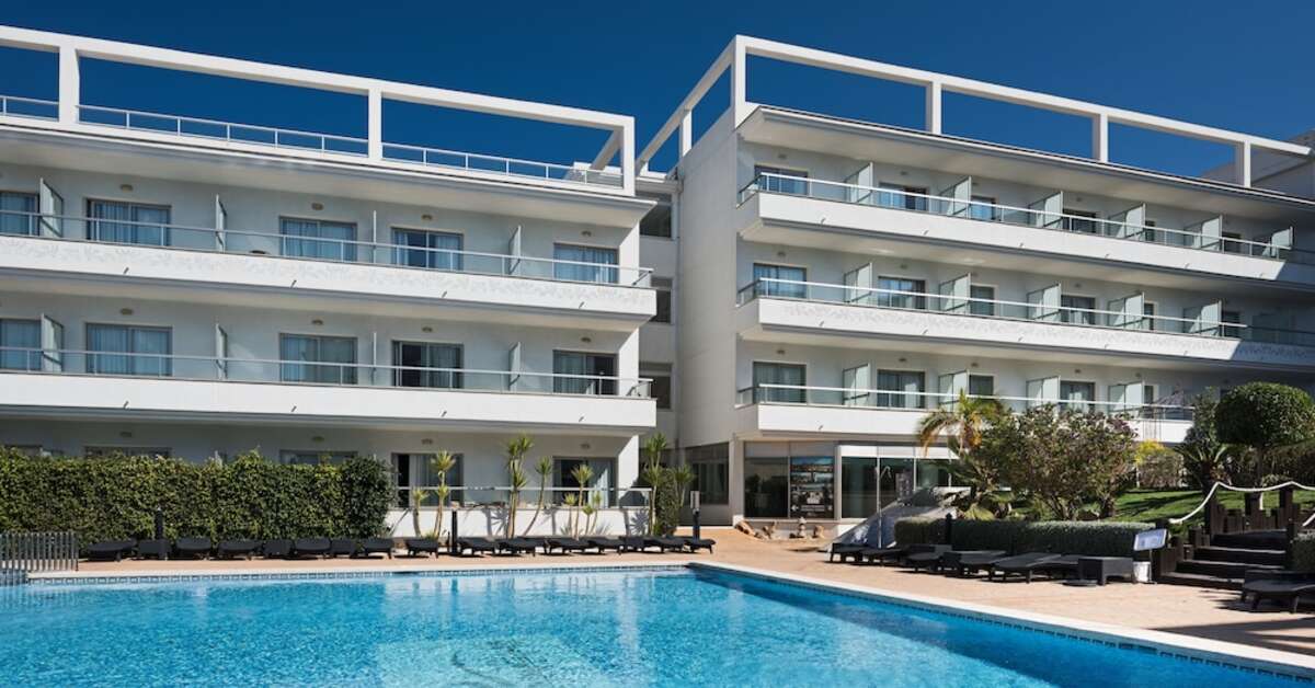 Een foto van het zwembad bij Sun Palace Albir