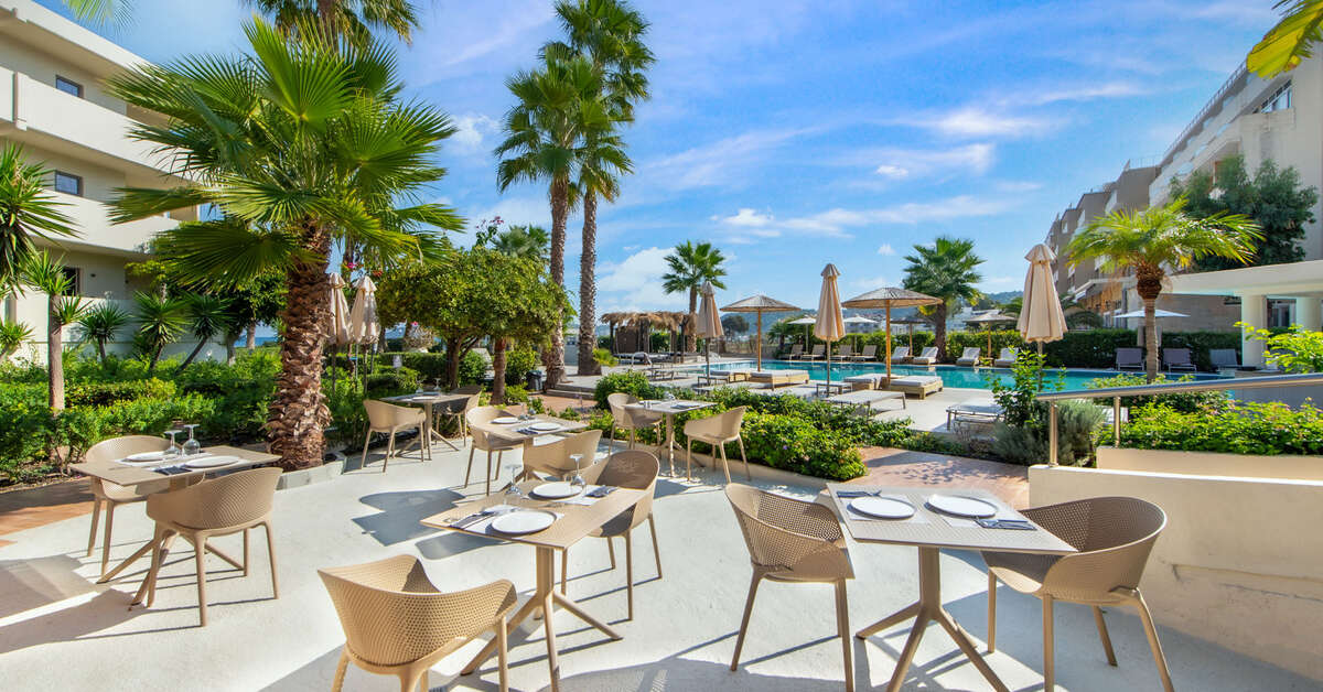 Ein Foto von der Terrasse im Ixia Dream Beachfront Hotel