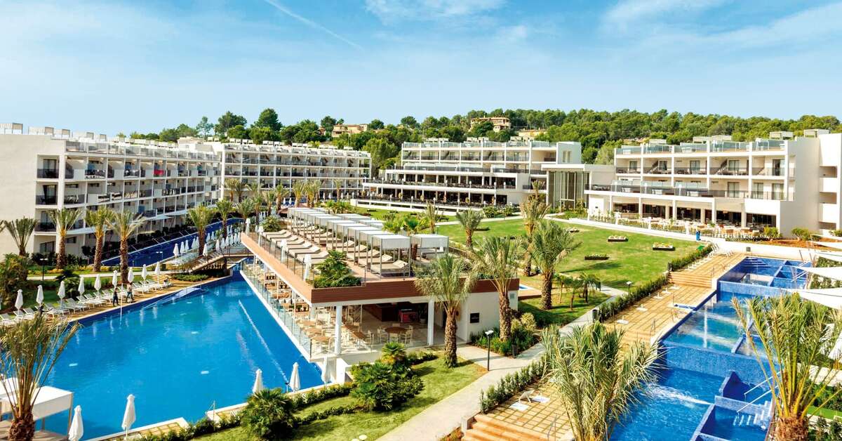 Ein Foto vom Pool im Hotel Zafiro Palace Palmanova