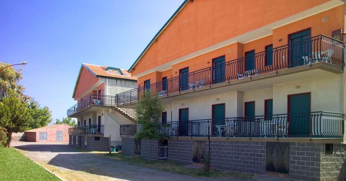 Ein Foto von der Außenansicht des Villaggio Alkantara