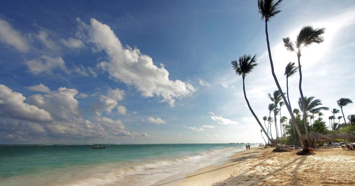 Een foto van het strand bij TRS Turquesa Hotel