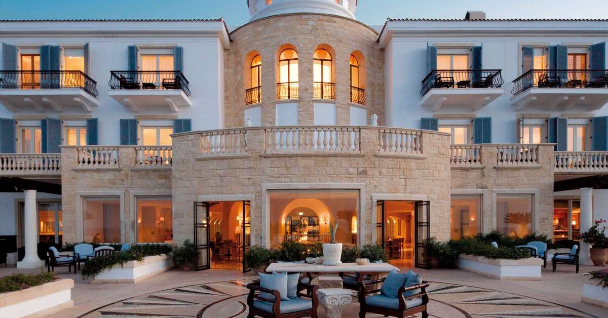 Een foto van de buitenkant van Anassa Hotel