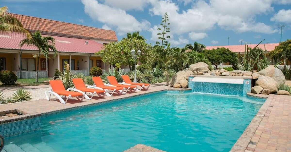 Een foto van het zwembad bij Camacuri Residence