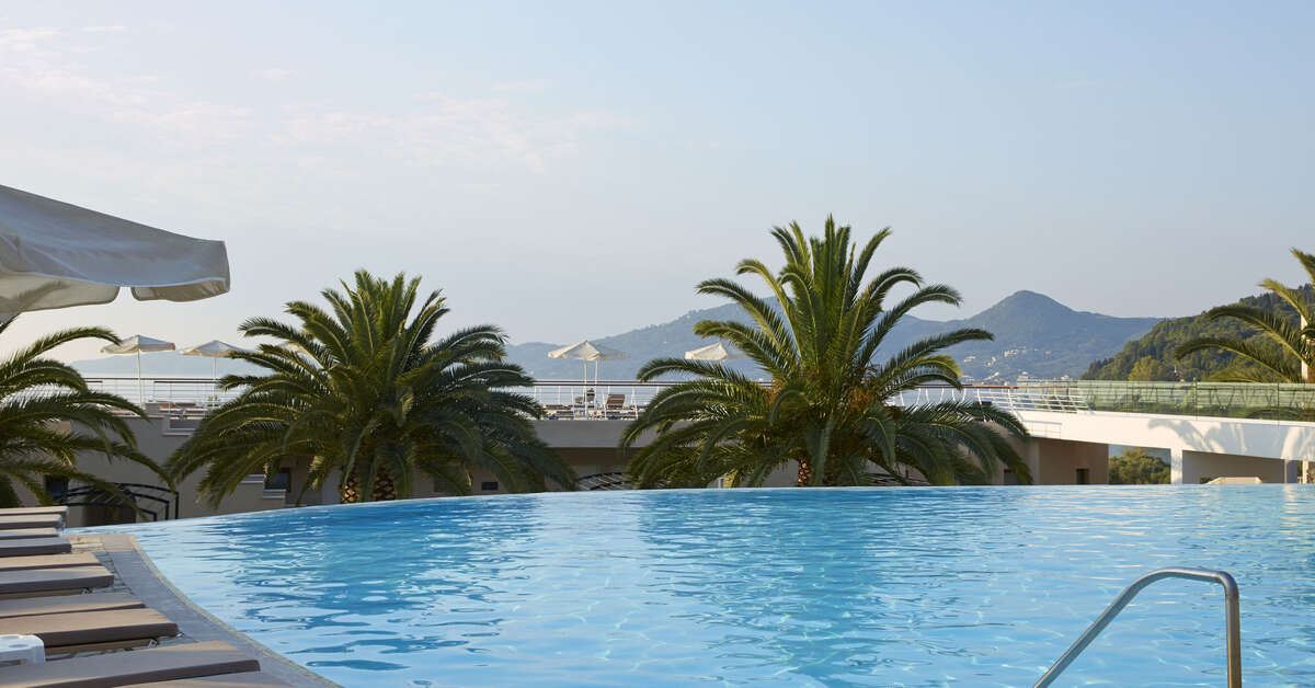 Een foto van het zwembad bij Marbella Mar-Bella Collection