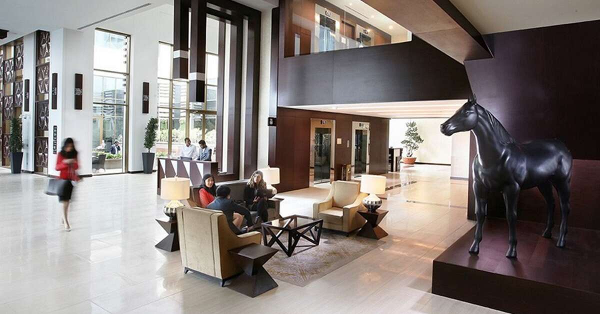 Een foto van het interieur van Metropolitan Hotel Dubai