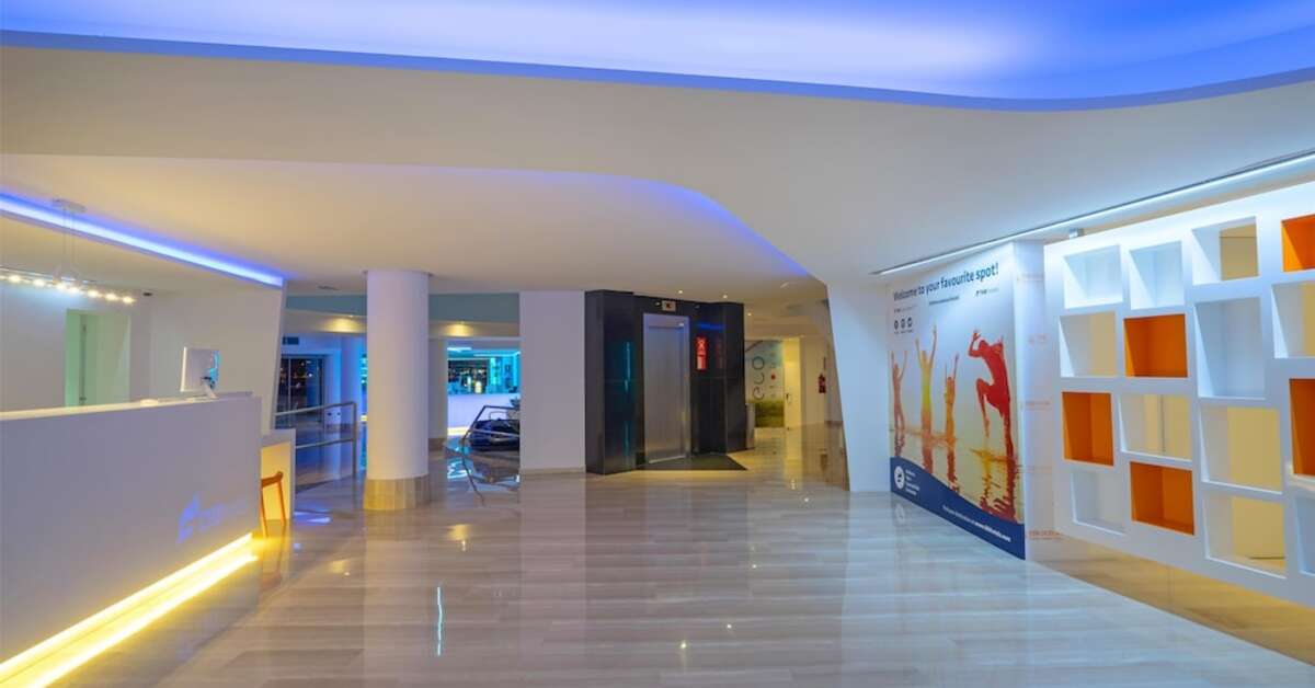 Een foto van het interieur van THB Ocean Beach