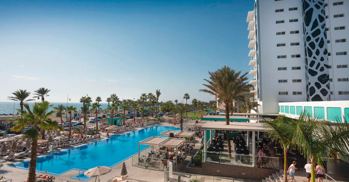 Een foto van het zwembad bij Riu Costa del Sol