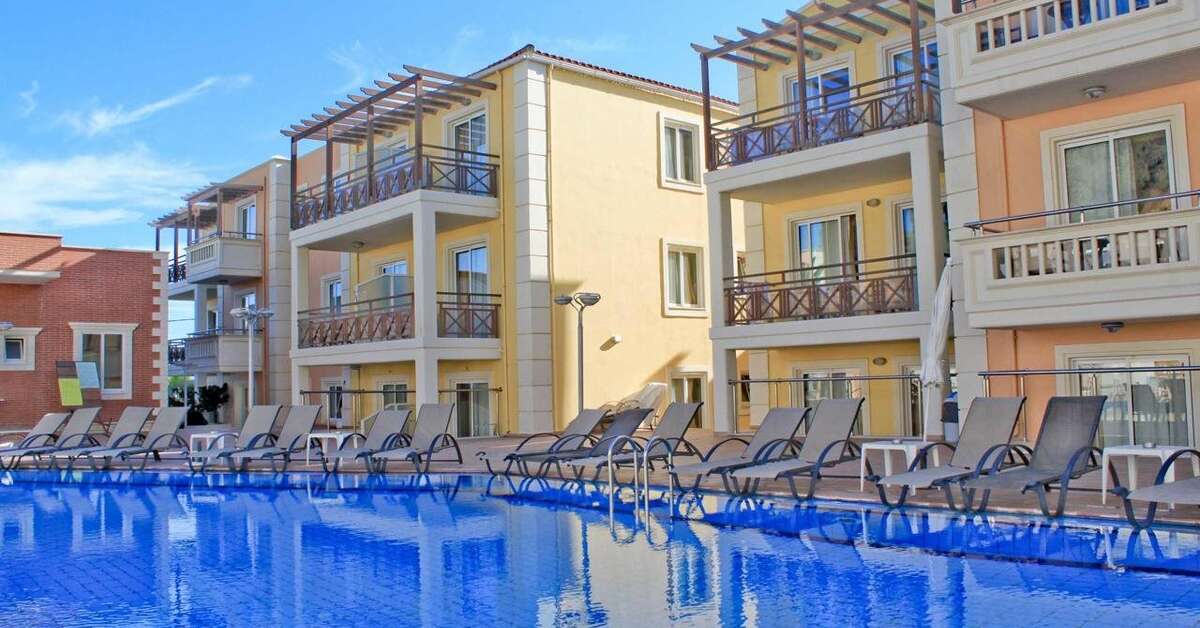 Een foto van het zwembad bij Porto Kalamaki Appartementen