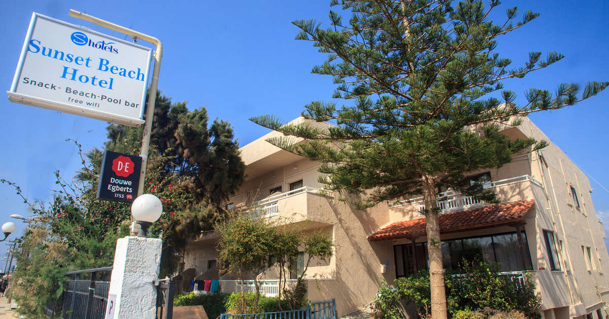 Een foto van de buitenkant van Sunset Beach Hotel