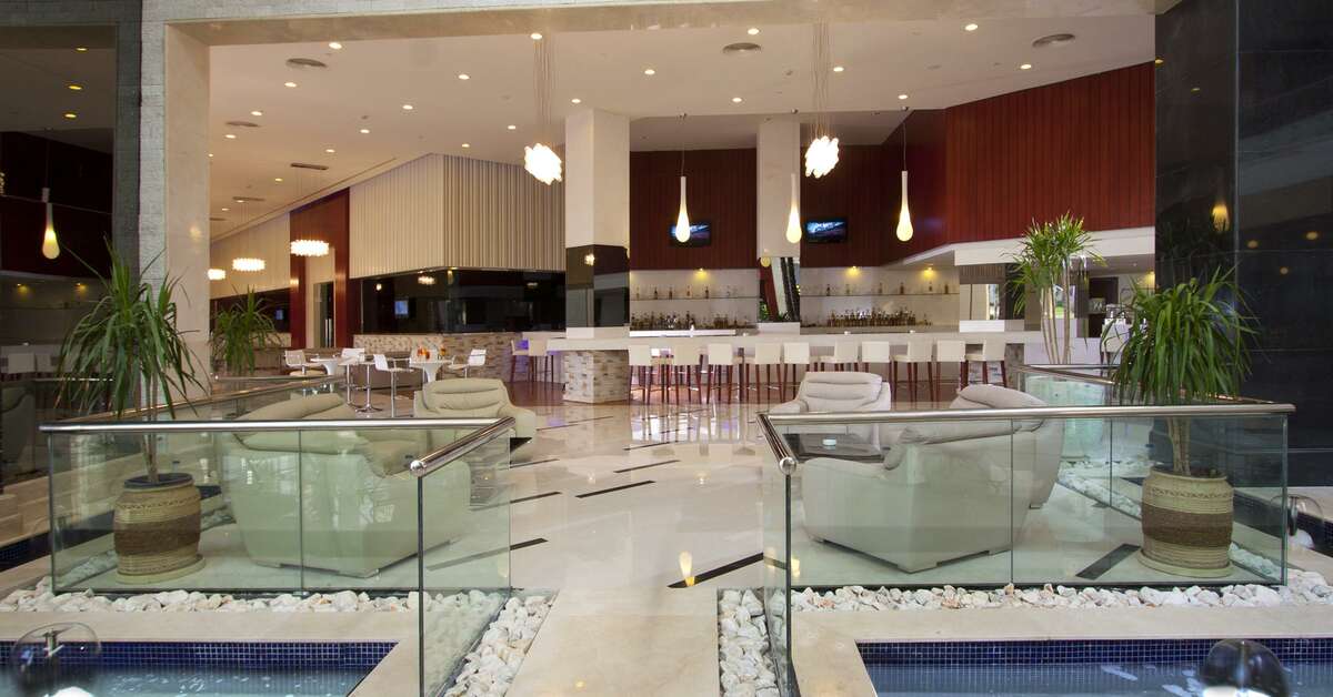 Een foto van het interieur van Serenity Alma Heights