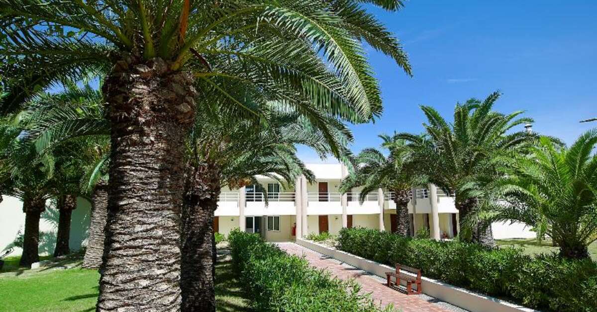 Een foto van de buitenkant van Eleftheria Hotel