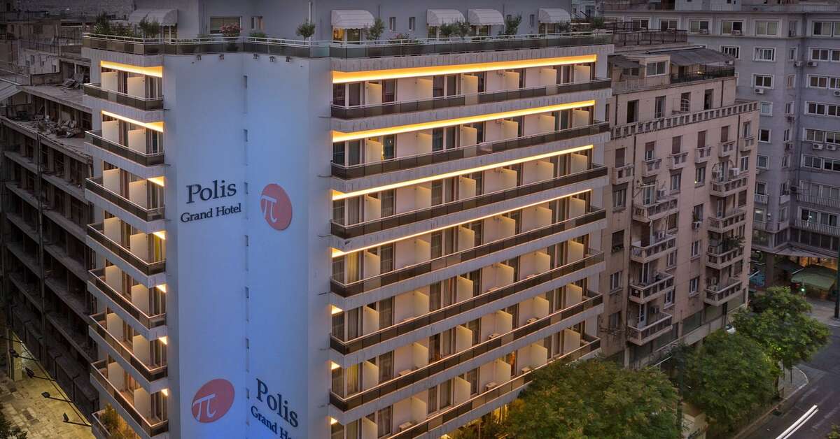 Een foto van de buitenkant van Polis Grand Hotel