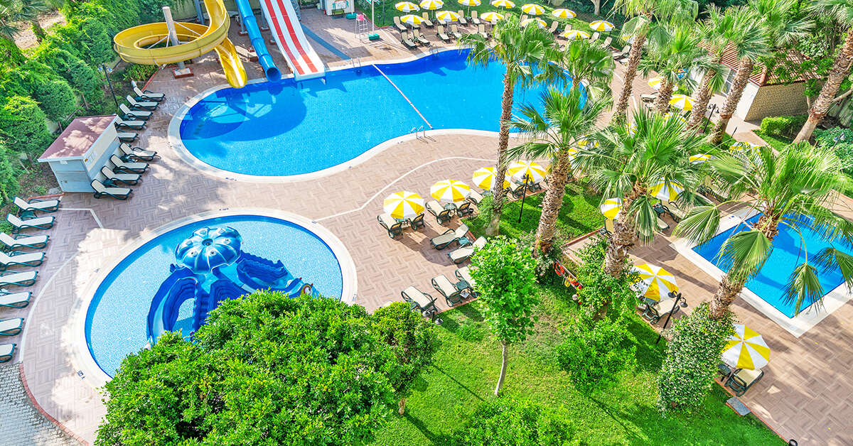 Een foto van het zwembad bij Gardenia Beach Hotel