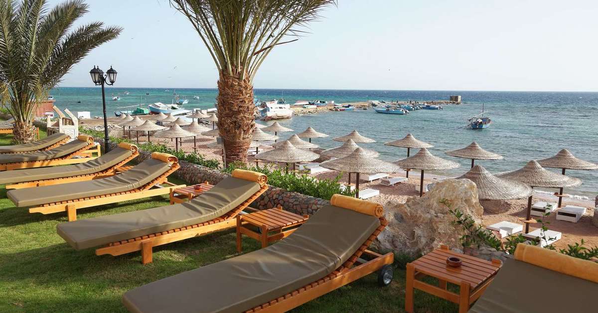 Een foto van het terras bij Royal Star Beach Resort