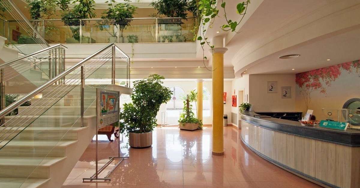 Een foto van het interieur van Isla De Cabrera Hotel