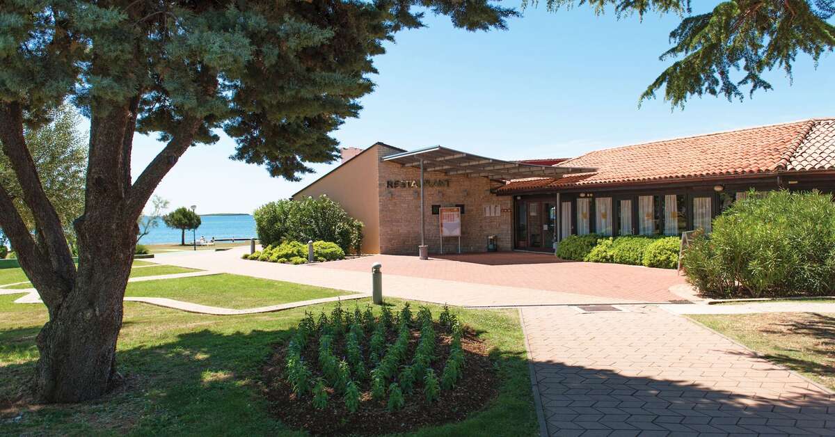 Een foto van de buitenkant van Resort Villas Rubin