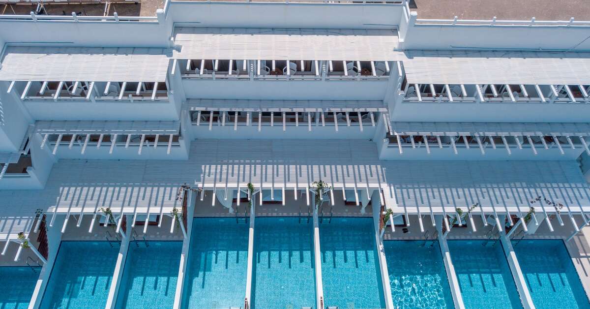 Ein Foto vom Pool im Aloe Hotel