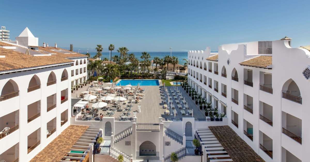 Een foto van het terras bij Mac Puerto Marina Benalmadena