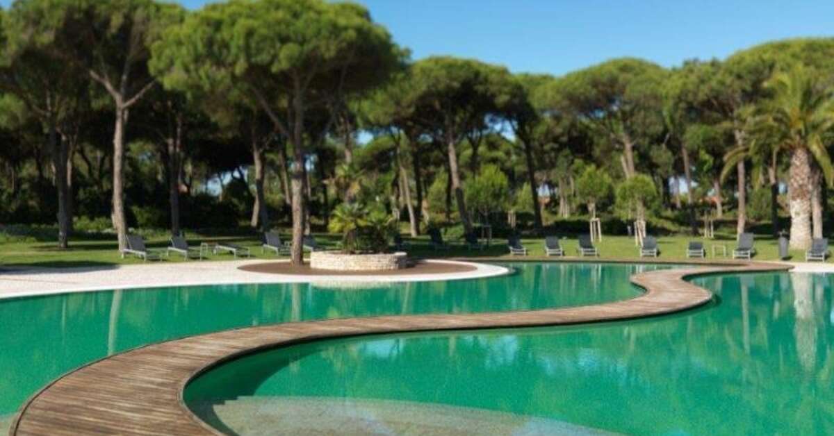 Een foto van het zwembad bij Sheraton Cascais Resort
