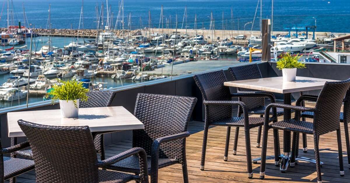 Een foto van het terras bij Nautic Hotel & Spa