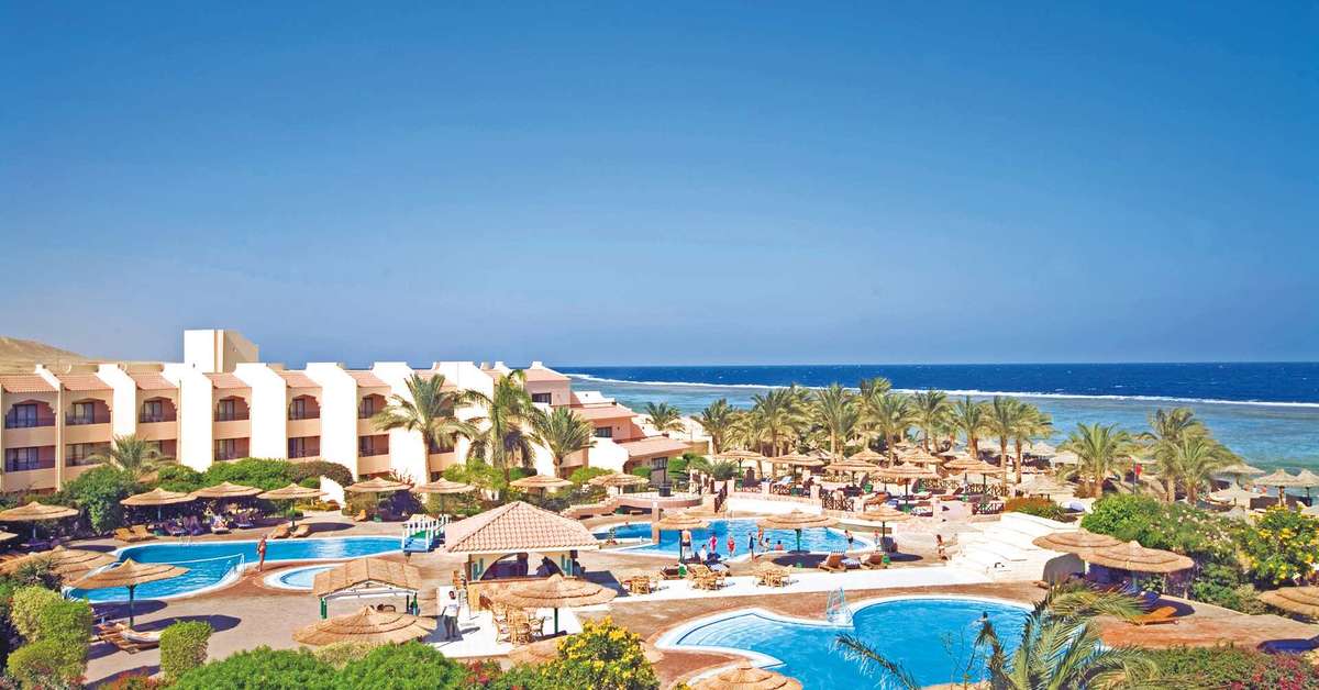 Een foto van het zwembad bij Flamenco Beach & Resort