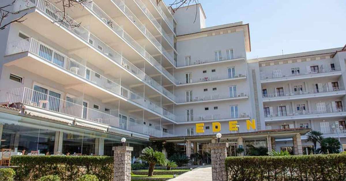 Een foto van de buitenkant van Hotel Eden Soller