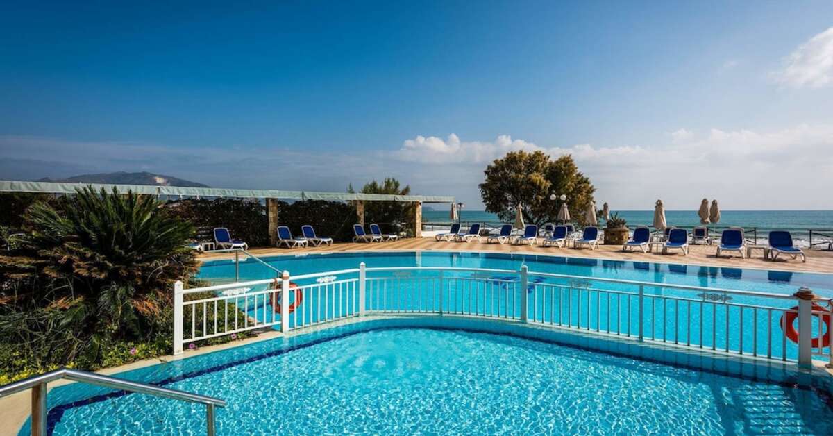 Een foto van het zwembad bij Mediterranean Beach Resort