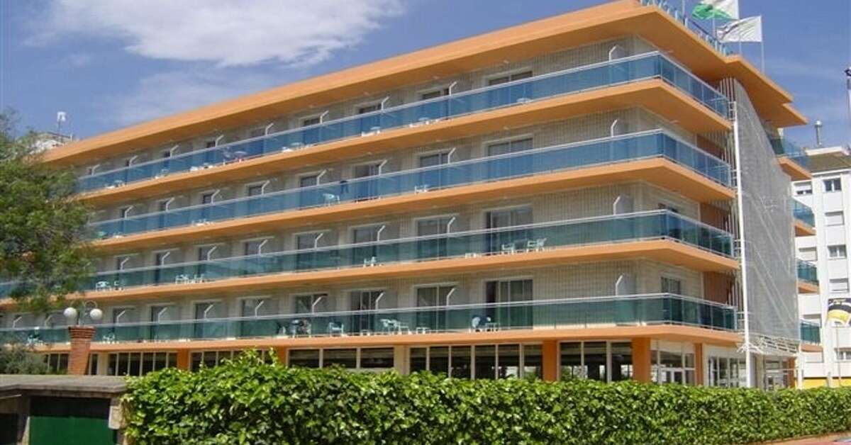 Een foto van de buitenkant van Hotel Surf-Mar by Samba Hotels