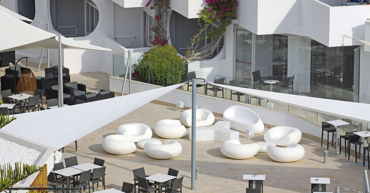 Ein Foto von der Terrasse im BG Pamplona Hotel
