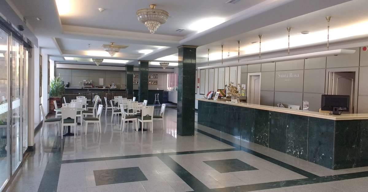 Een foto van het interieur van Hotel Santa Rosa
