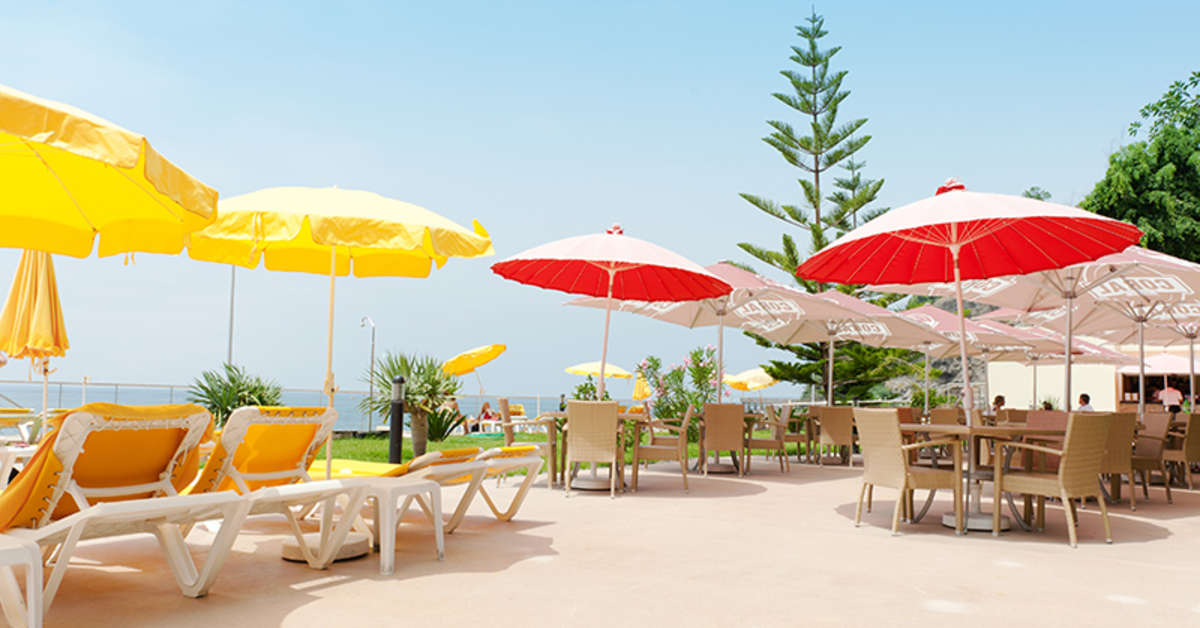 Ein Foto von der Terrasse im Hotel Orca Praia