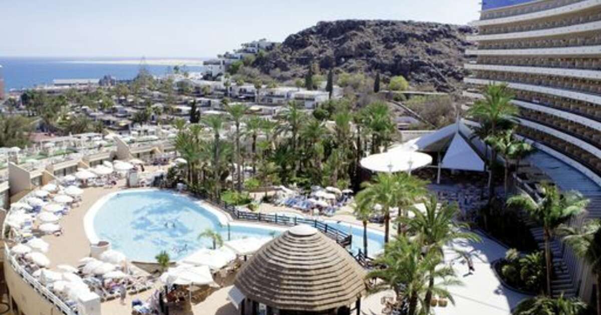 Een foto van het zwembad bij Gloria Palace San Agustin Thalasso