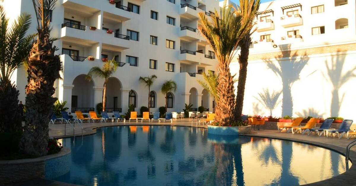 Een foto van het zwembad bij Atlantic Palm Beach Suites Aparthotel