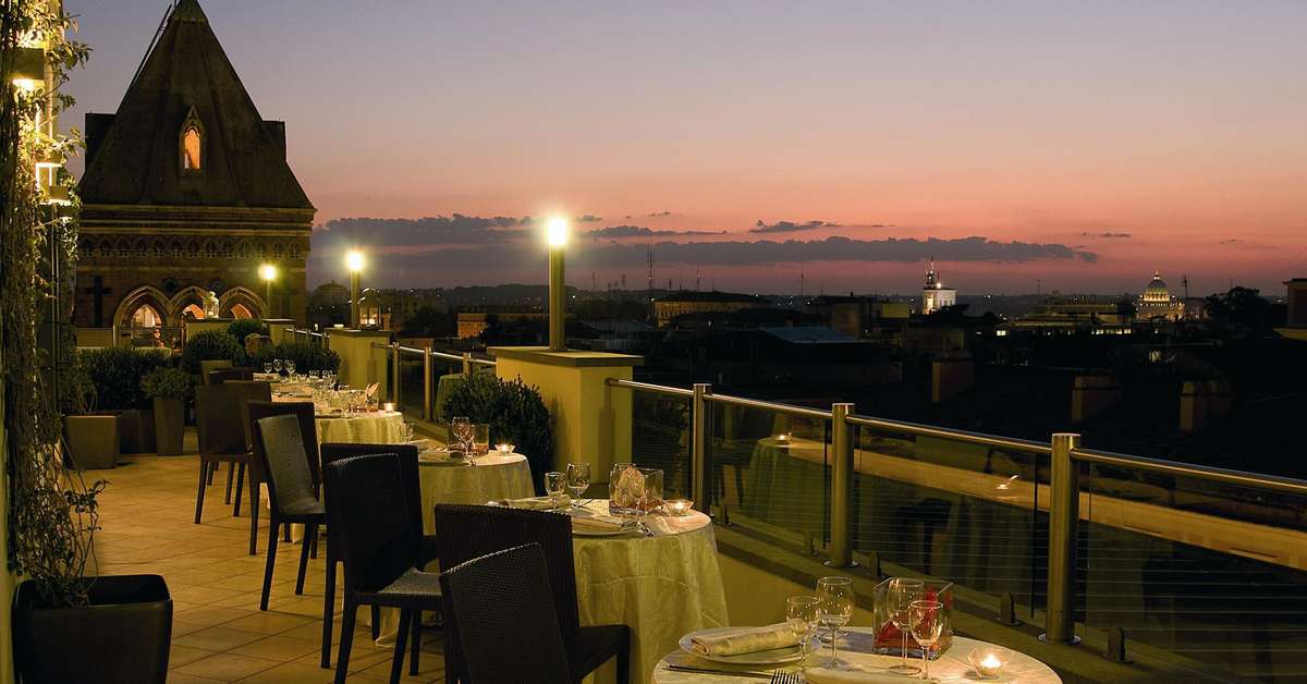 Een foto van het terras bij La Griffe Roma