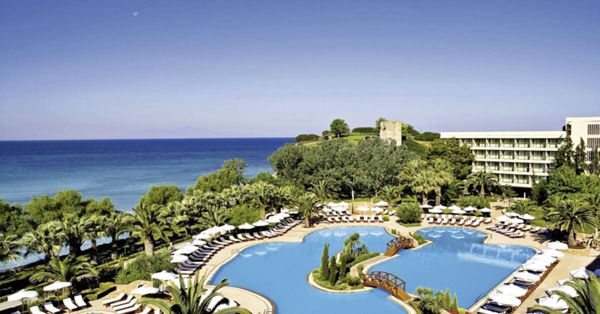 Een foto van het zwembad bij Sani Beach Hotel