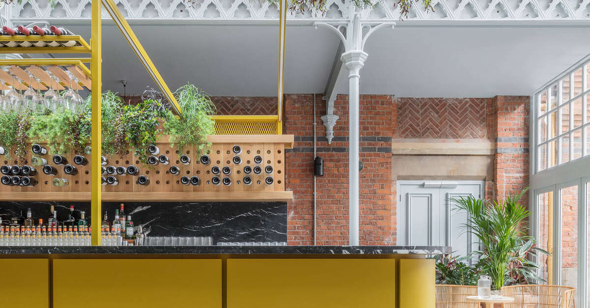Een foto van Whitworth Locke