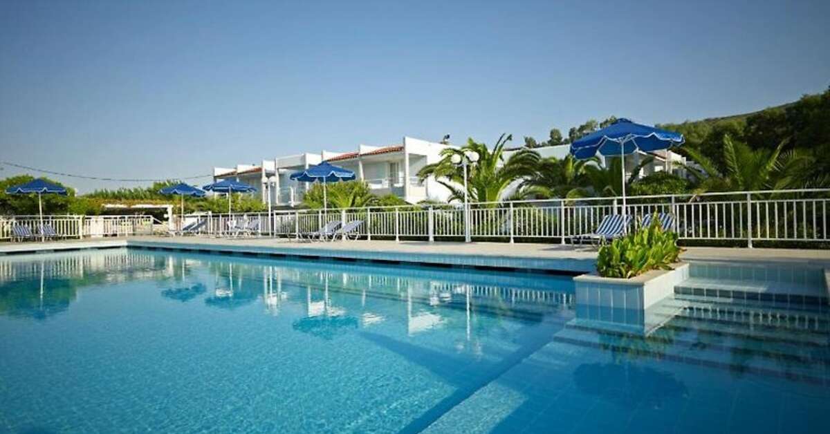 Een foto van het zwembad bij Kouros Seasight Hotel