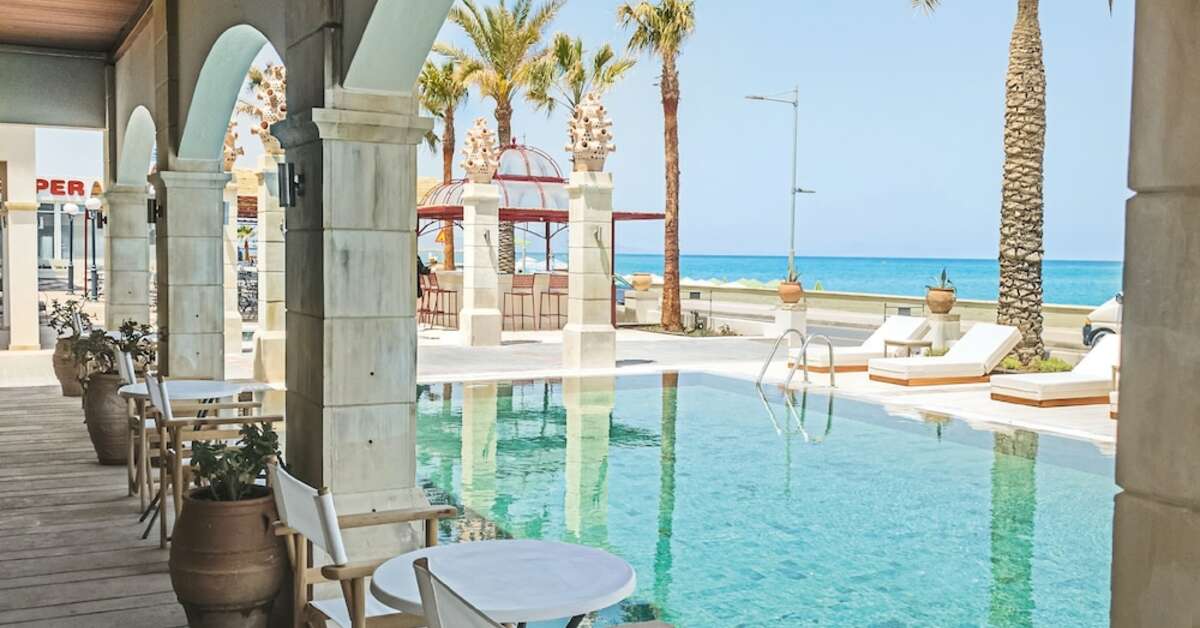 Ein Foto vom Pool im Grecotel Plaza Beach House