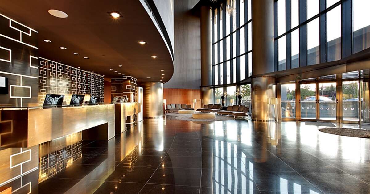 Een foto van het interieur van Eurostars Madrid Tower Hotel
