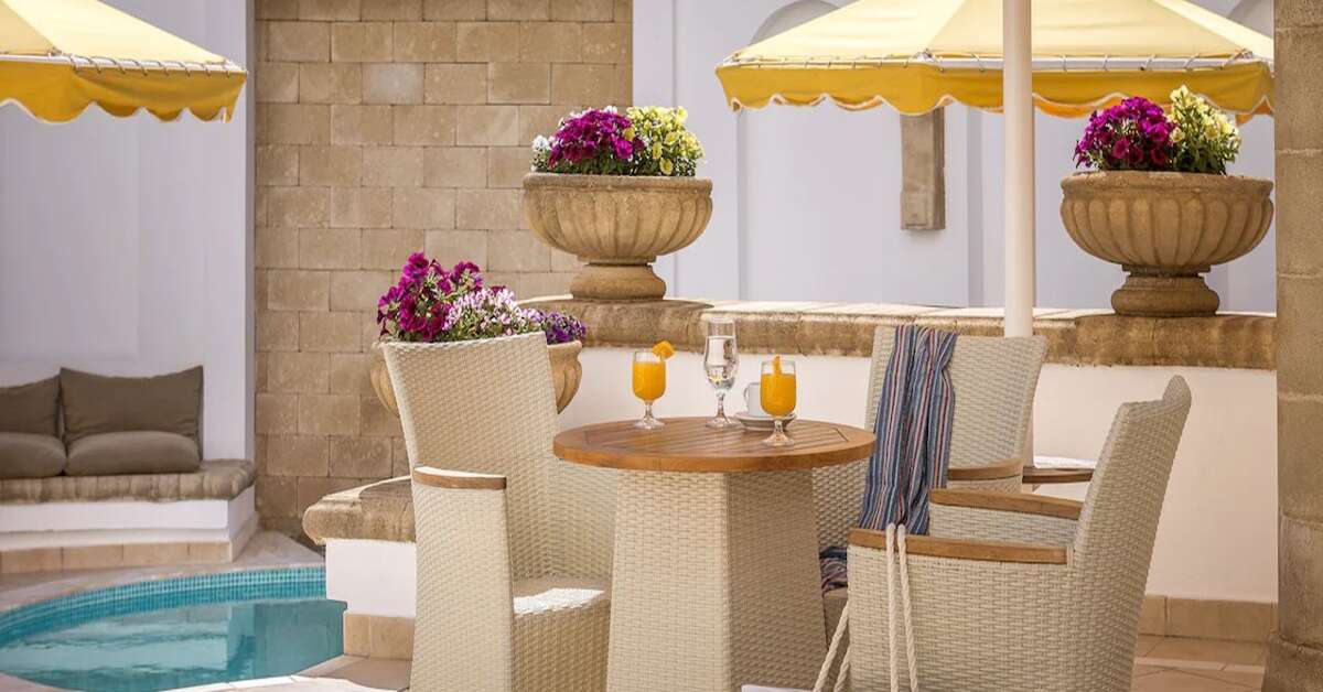 Een foto van Canvas by Mitsis Petit Palais