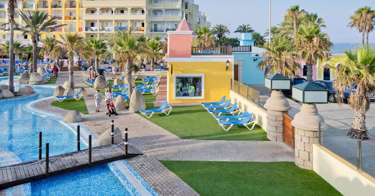 Een foto van het zwembad bij Mediterraneo Bay Hotel & Resort
