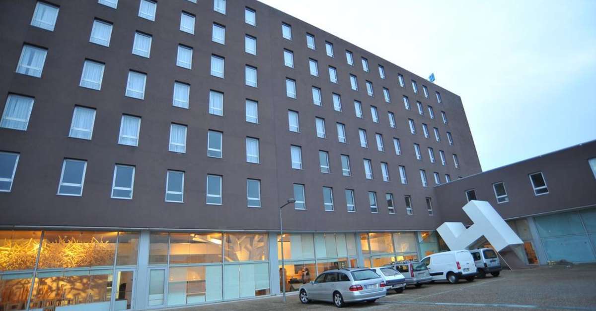 Een foto van de buitenkant van Basic Braga by Axis