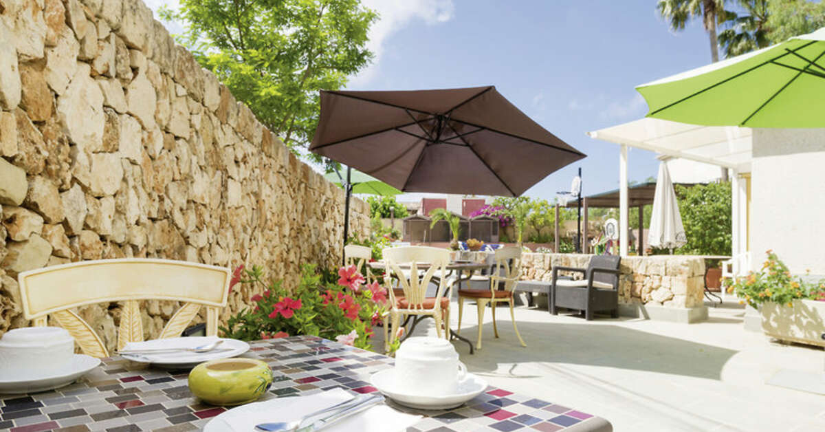 Een foto van het terras bij Sutimar Hostal